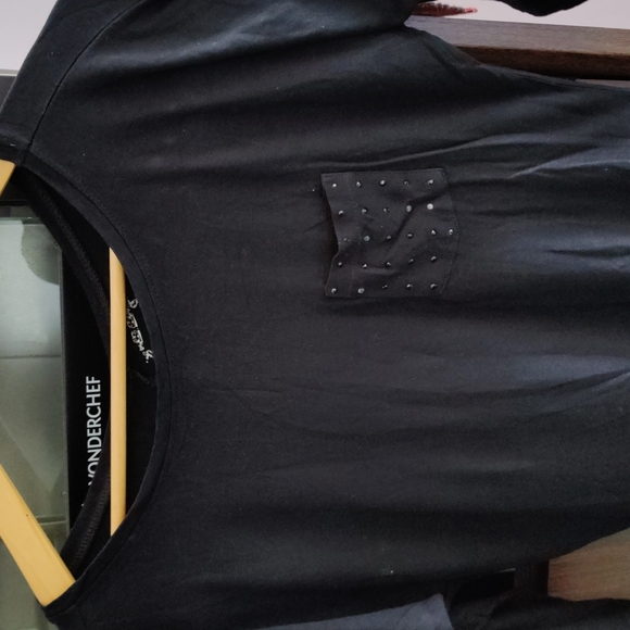 Elle Top - Picture 2 of 6